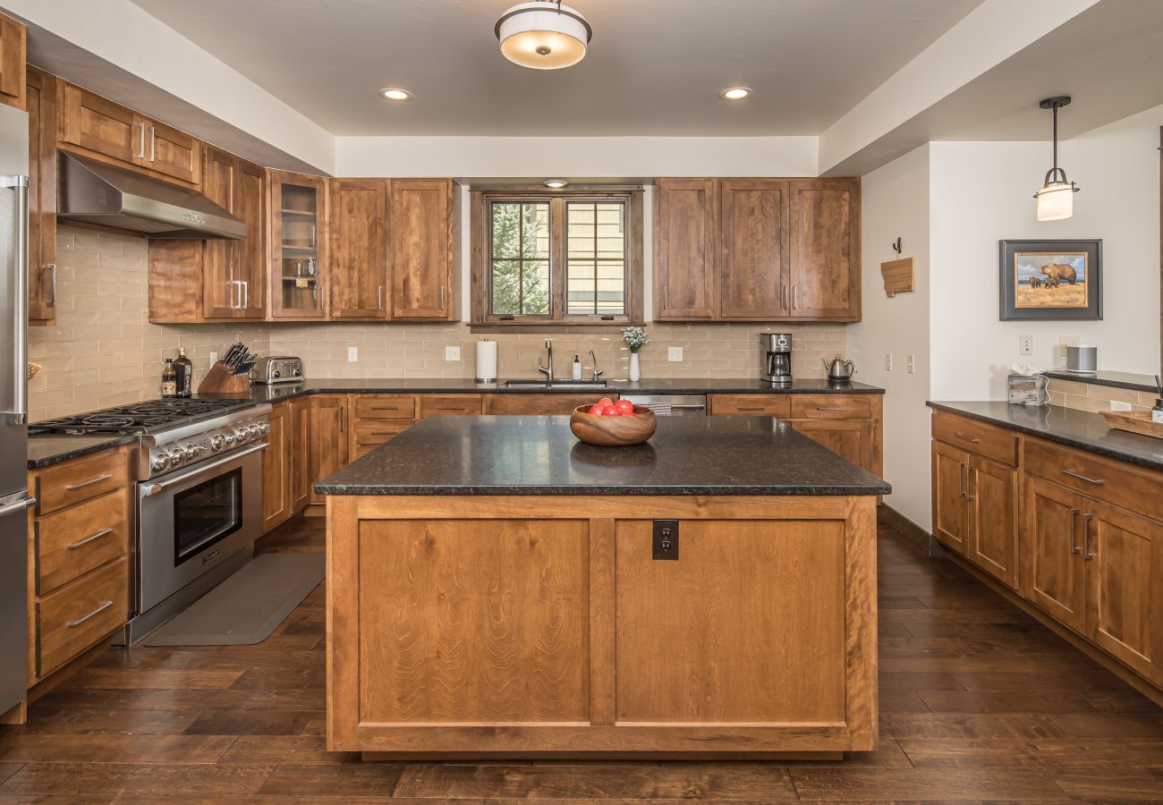 Condominium in Big Sky - New to Market! Big Sky Town Center Retreat