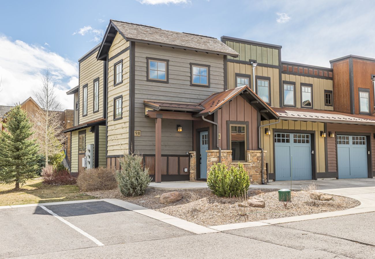 Condominium in Big Sky - New to Market! Big Sky Town Center Retreat