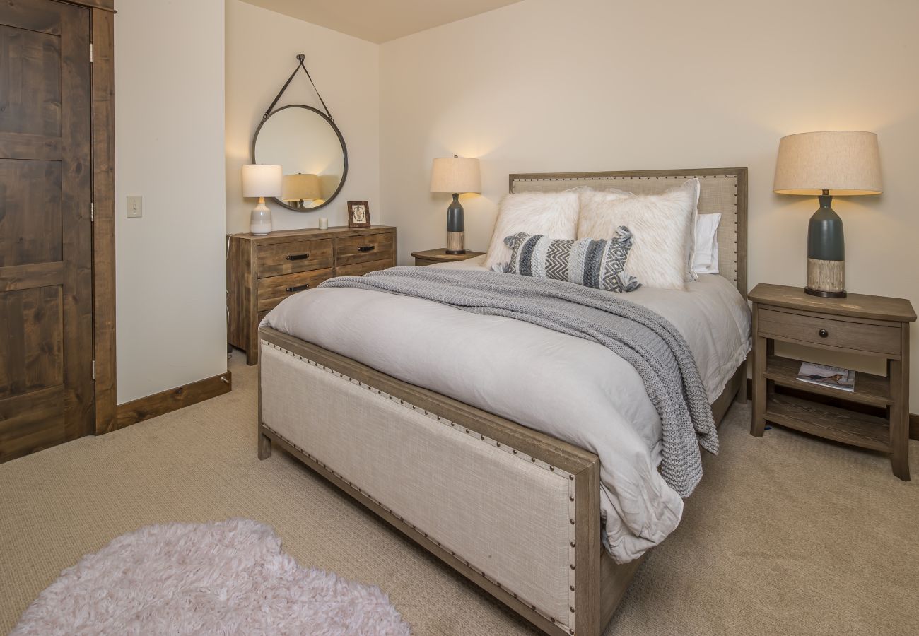 Condominium in Big Sky - New to Market! Big Sky Town Center Retreat