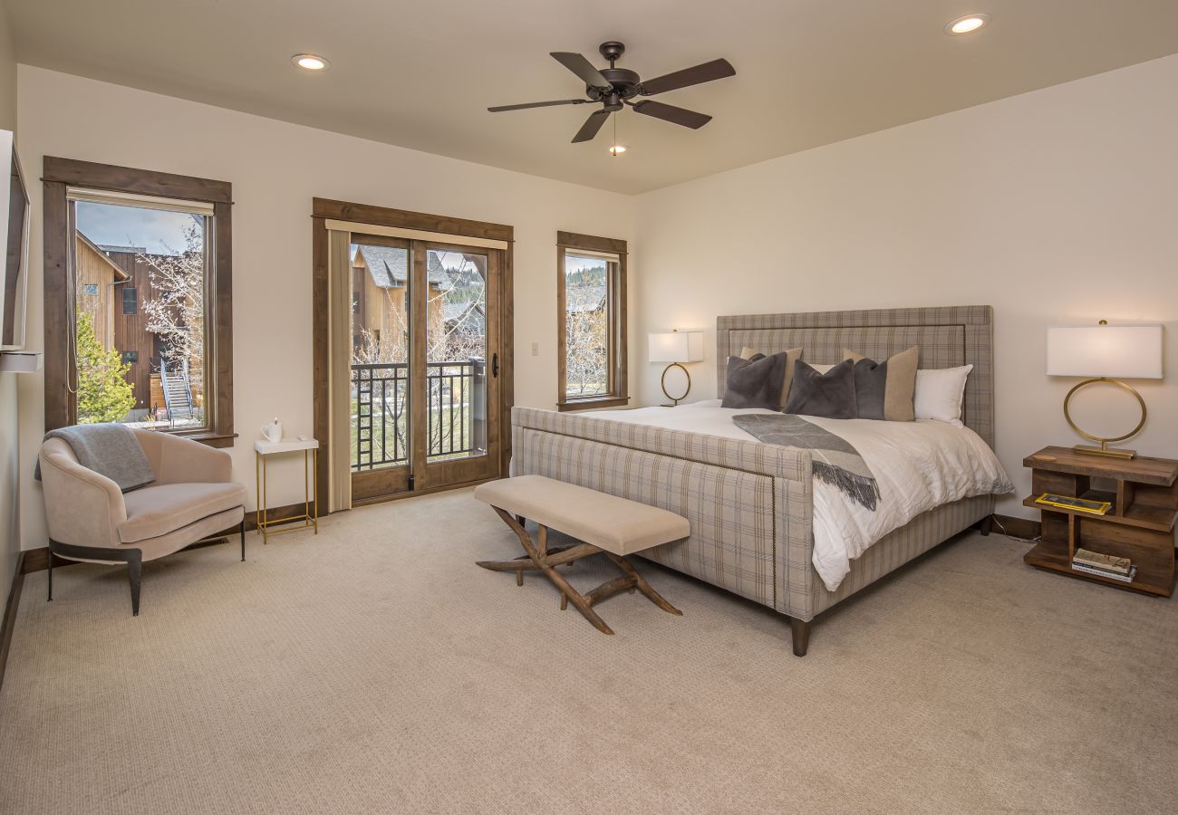 Condominium in Big Sky - New to Market! Big Sky Town Center Retreat