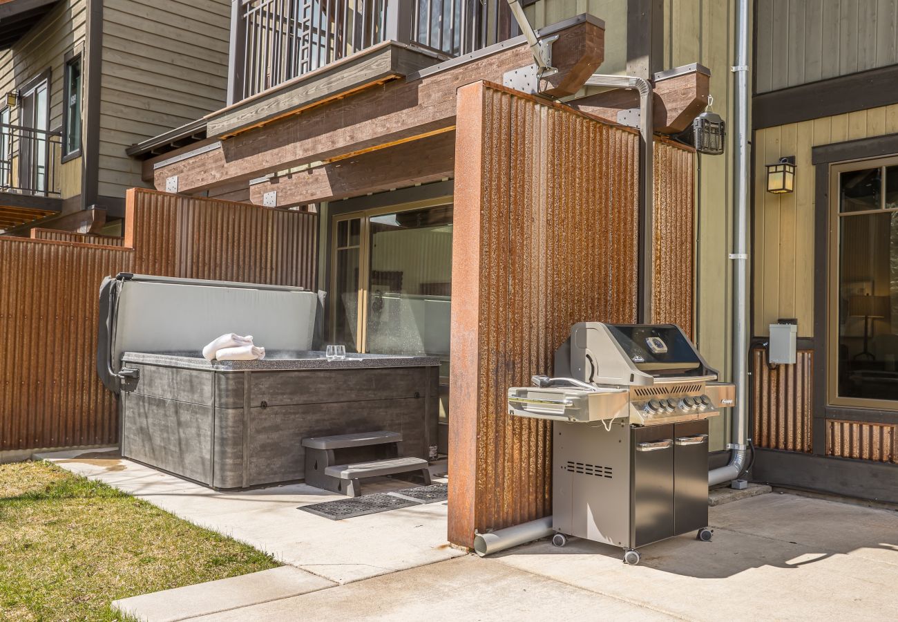 Condominium in Big Sky - New to Market! Big Sky Town Center Retreat