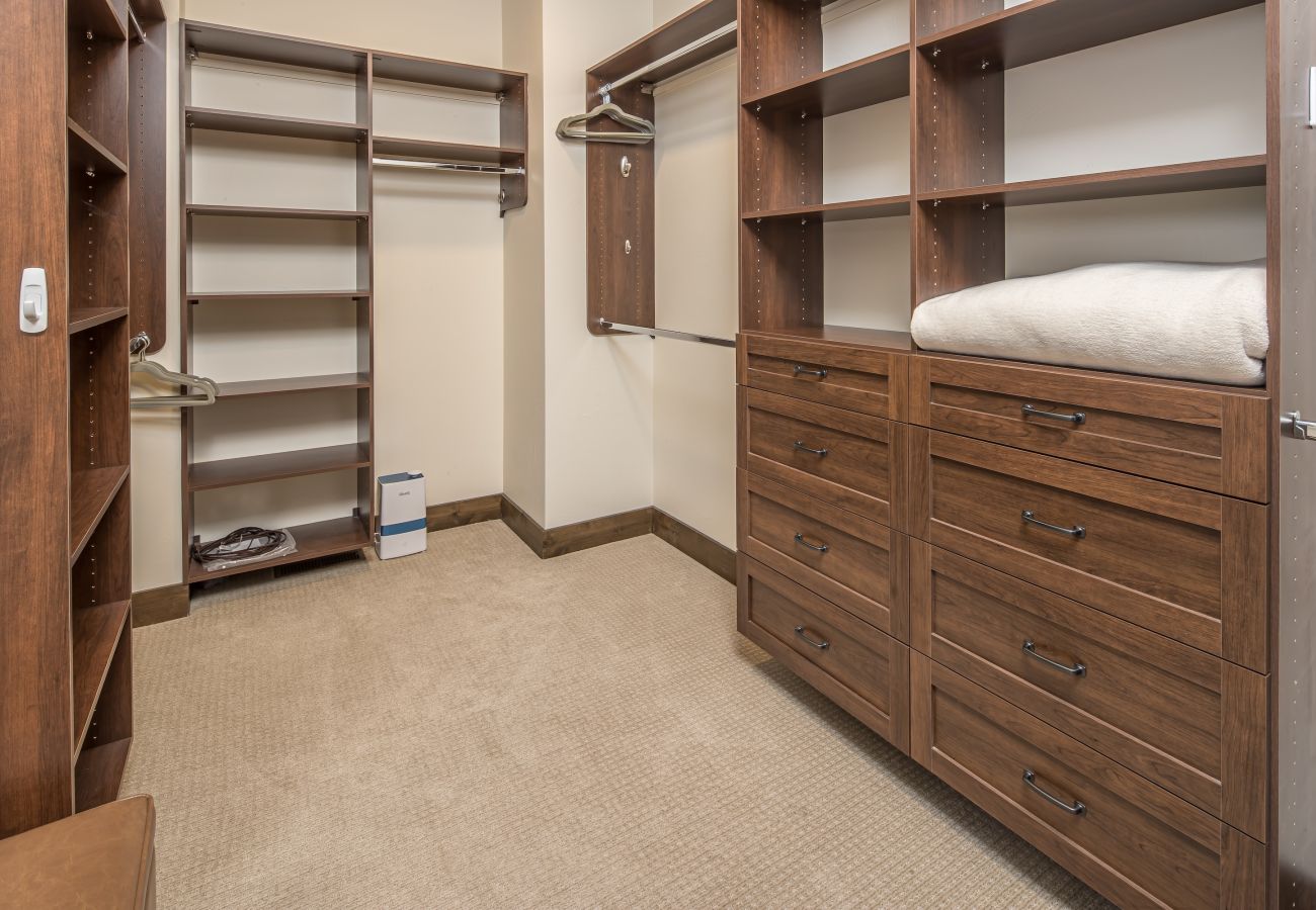 Condominium in Big Sky - New to Market! Big Sky Town Center Retreat