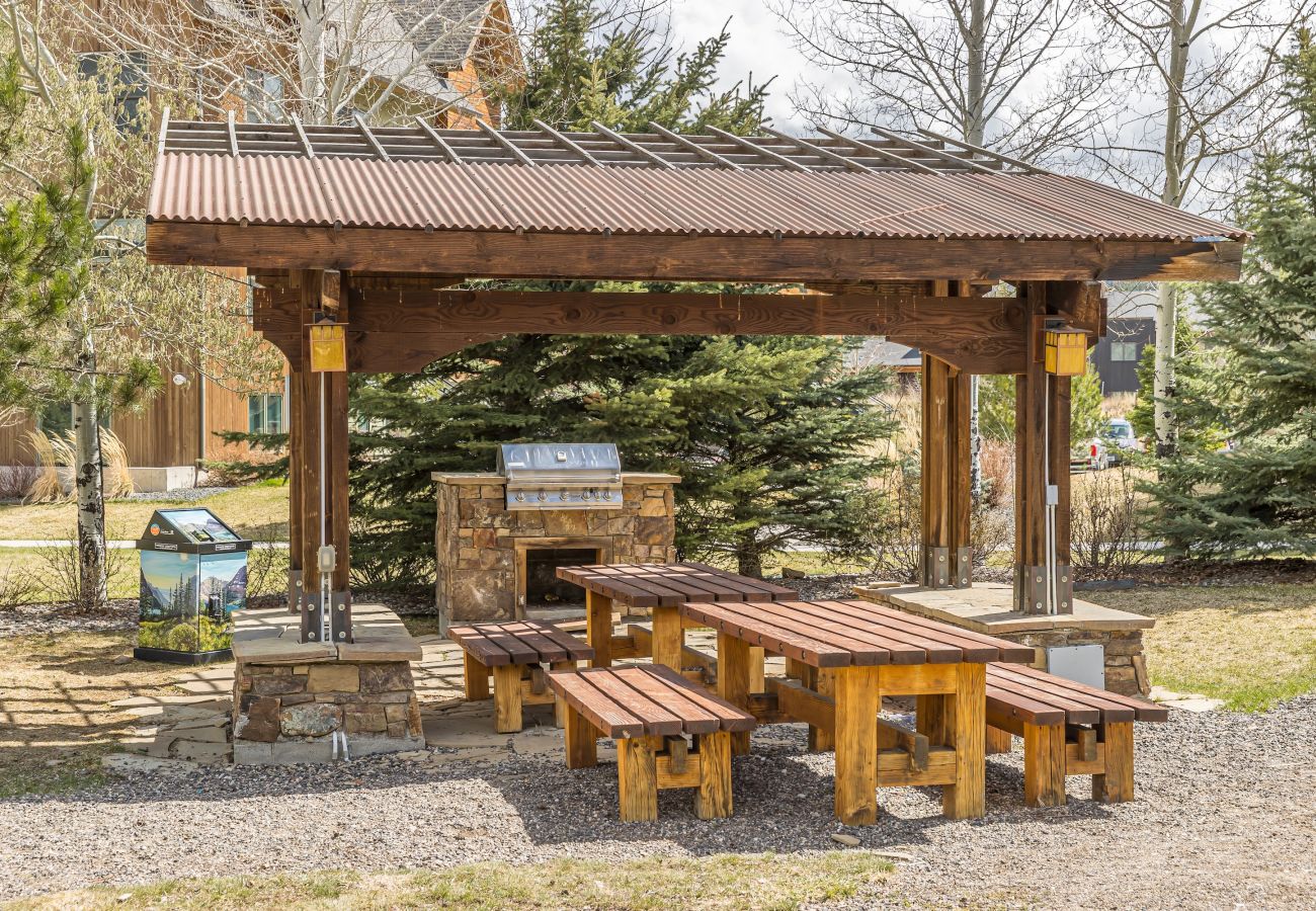Condominium in Big Sky - New to Market! Big Sky Town Center Retreat