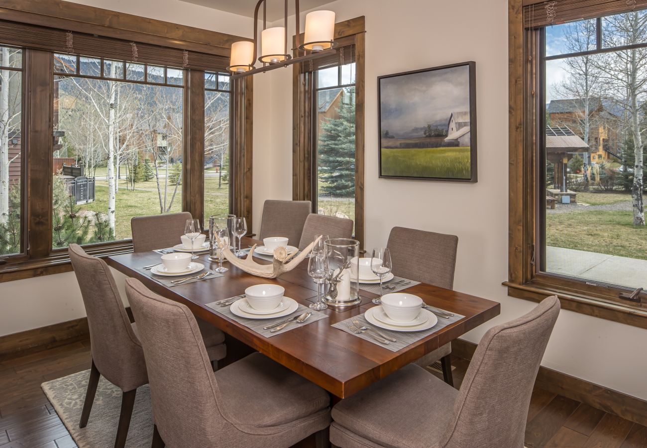 Condominium in Big Sky - New to Market! Big Sky Town Center Retreat