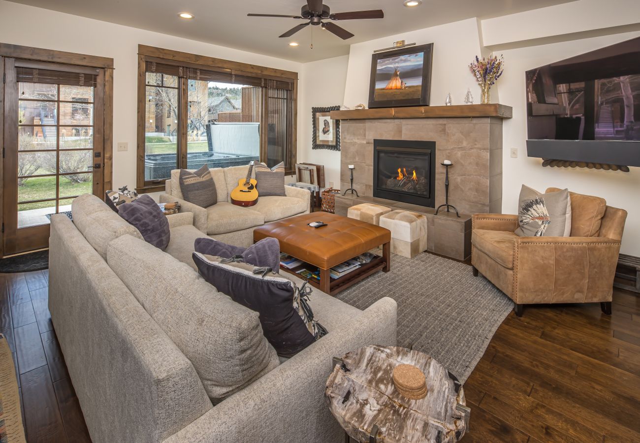 Condominium in Big Sky - New to Market! Big Sky Town Center Retreat