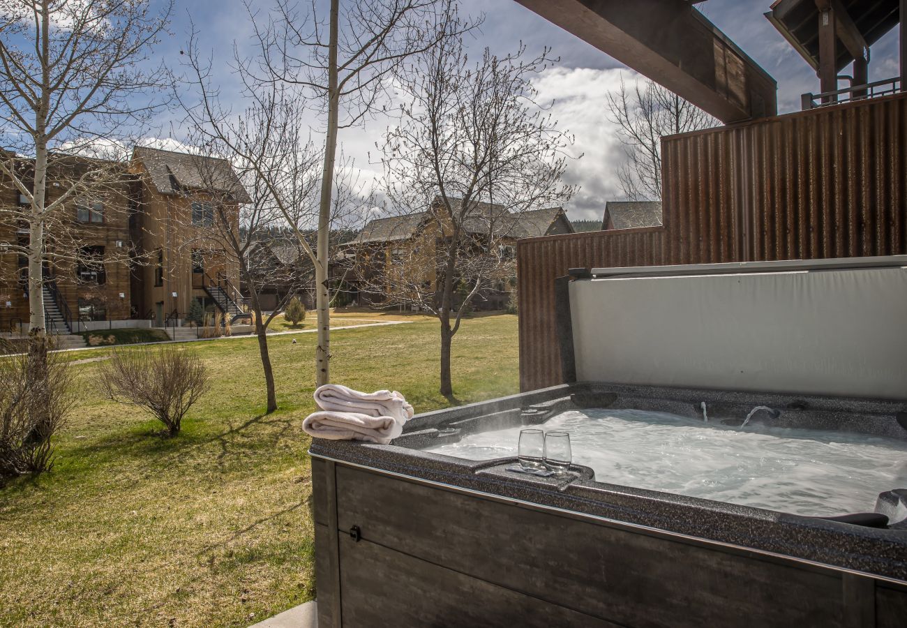 Condominium in Big Sky - New to Market! Big Sky Town Center Retreat