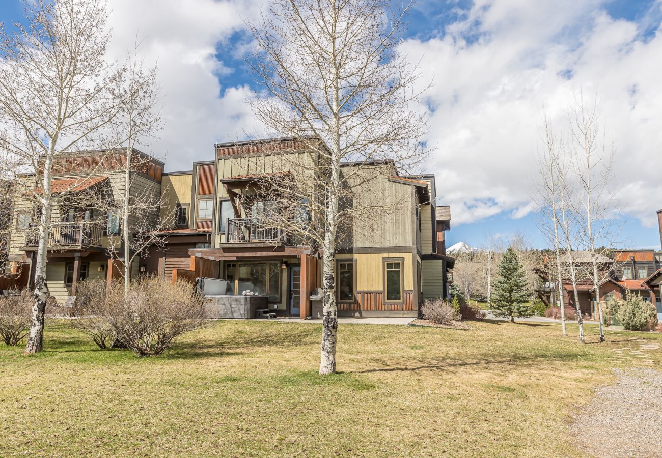 Condominium in Big Sky - New to Market! Big Sky Town Center Retreat