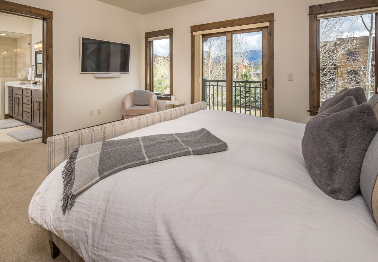 Condominium in Big Sky - New to Market! Big Sky Town Center Retreat