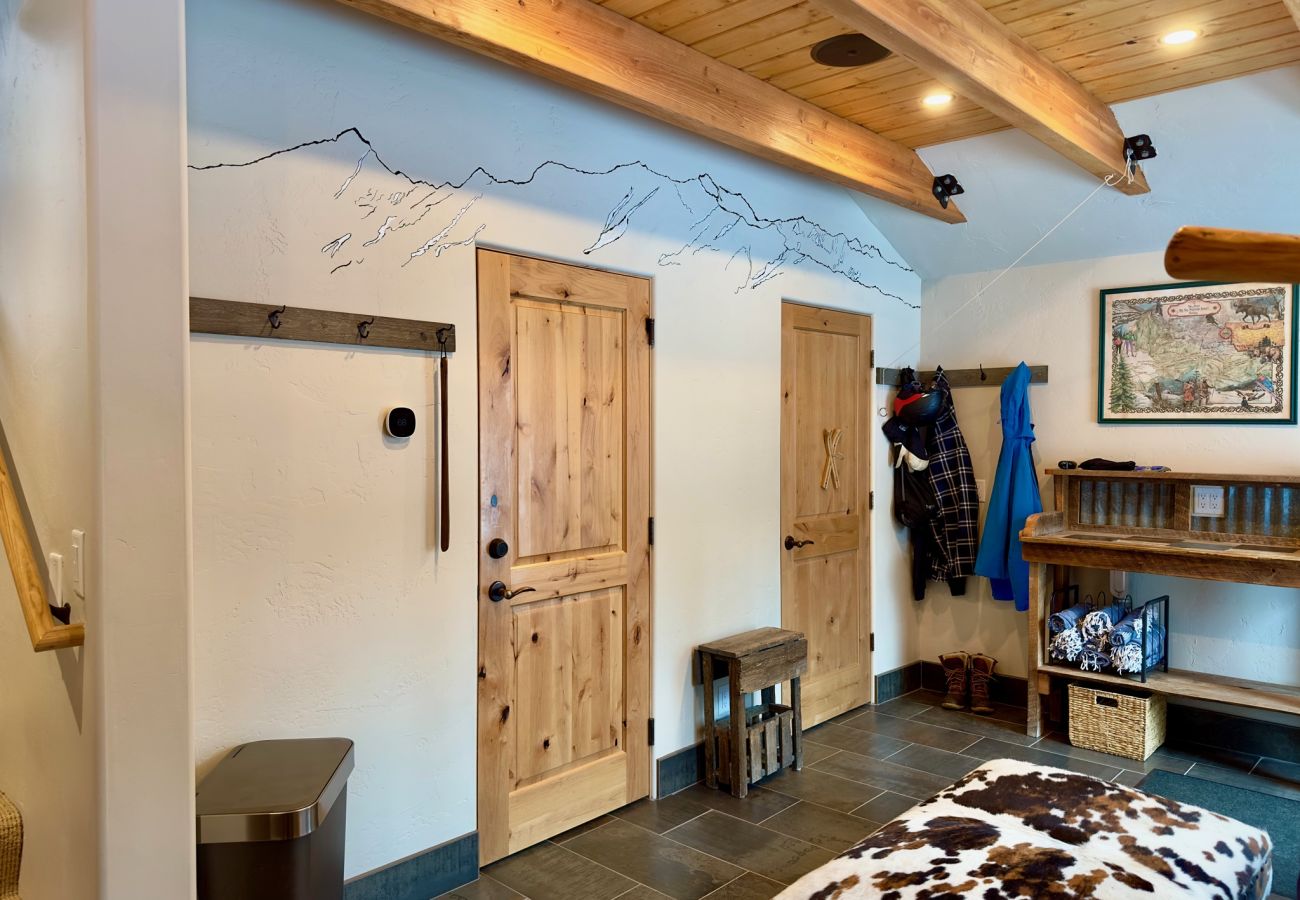 House in Big Sky - New Listing! Slopeside at Cowboy Heaven