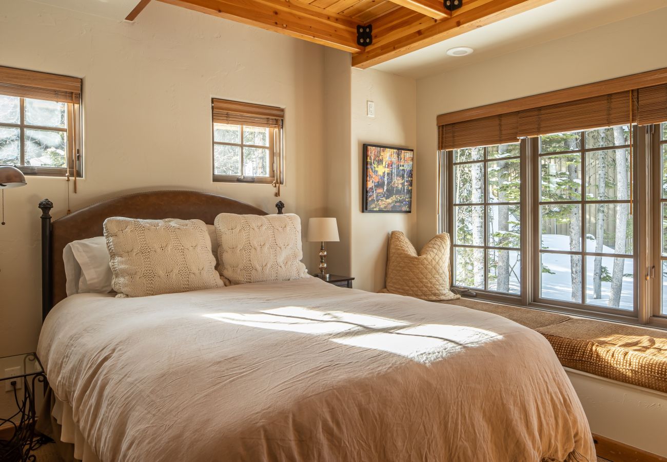 House in Big Sky - New Listing! Slopeside at Cowboy Heaven