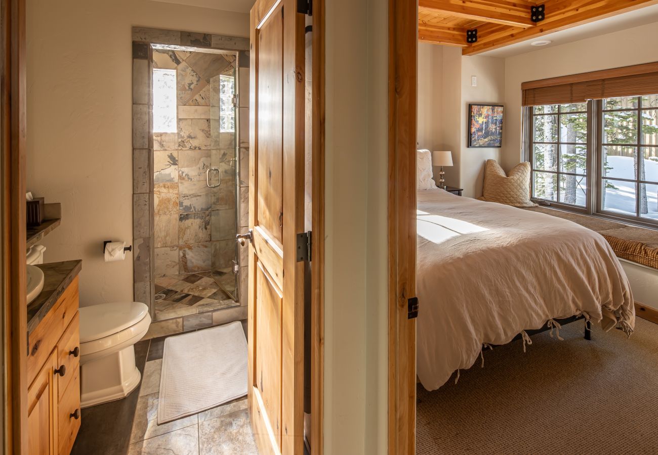 House in Big Sky - New Listing! Slopeside at Cowboy Heaven
