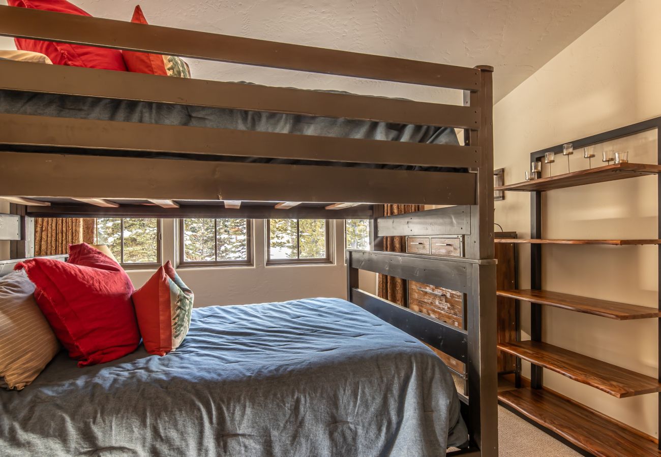 House in Big Sky - New Listing! Slopeside at Cowboy Heaven