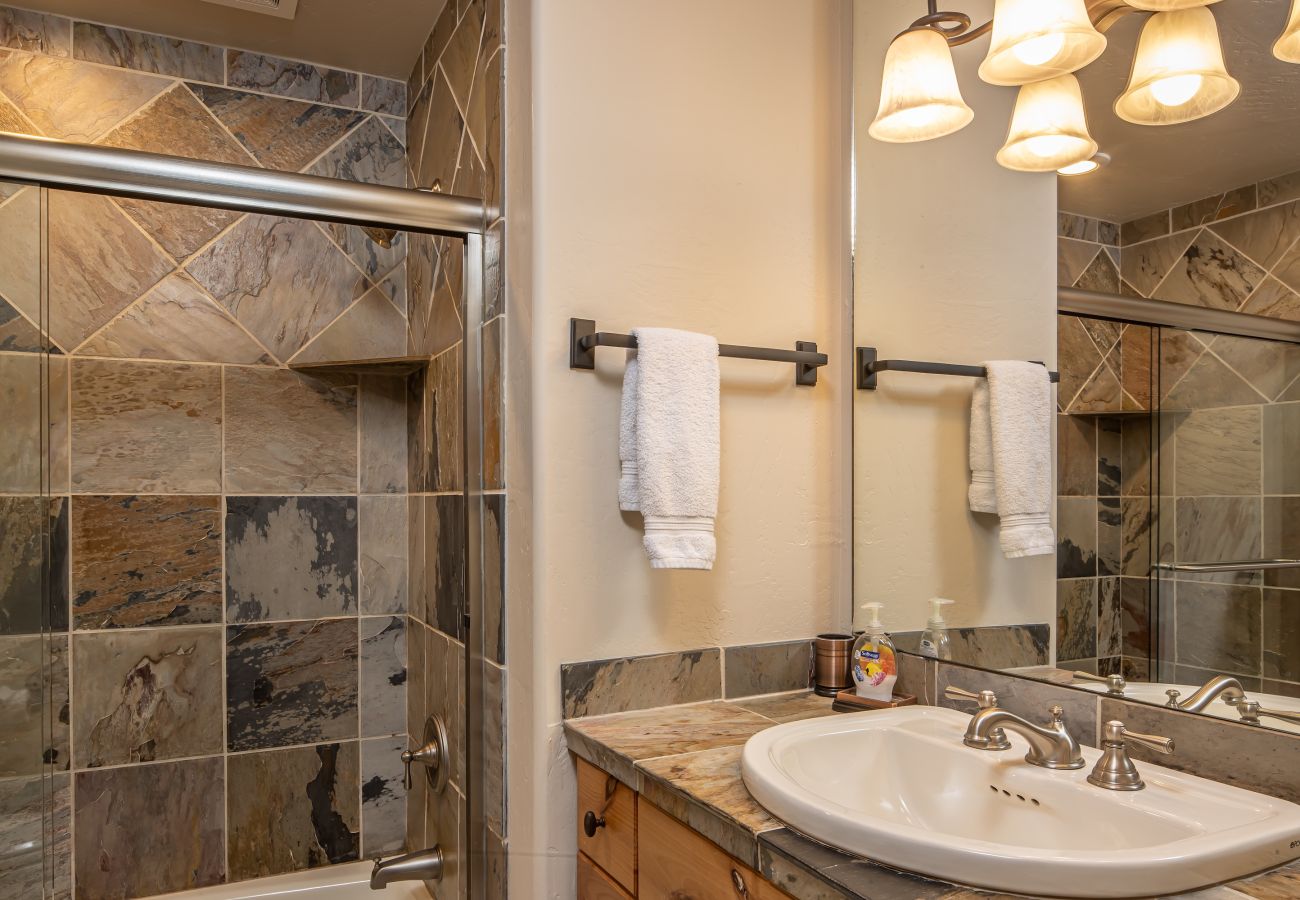 House in Big Sky - New Listing! Slopeside at Cowboy Heaven