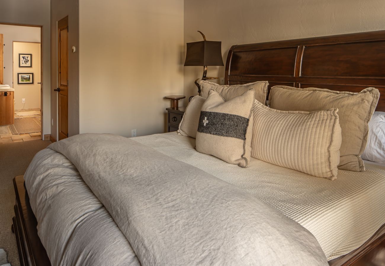 House in Big Sky - New Listing! Slopeside at Cowboy Heaven
